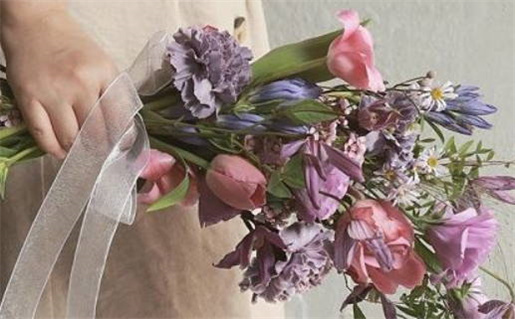 2025年农历二月二十是不是结婚吉日 今日办婚礼好吗